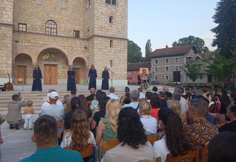 Када млади говоре стиховима, Космет није сам