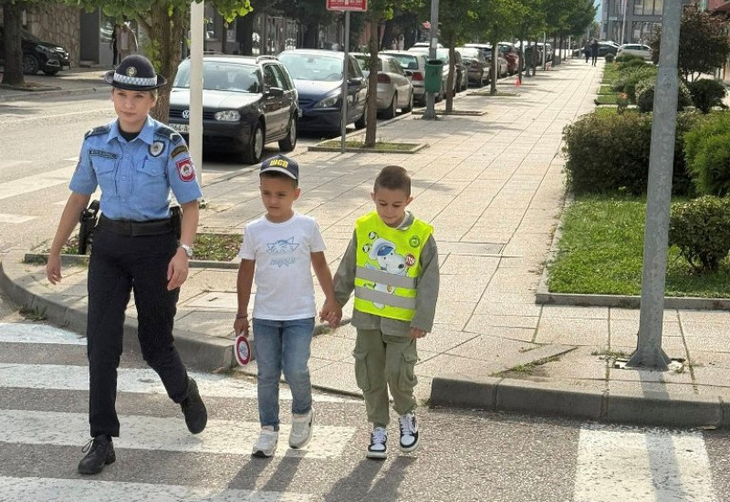 Првачићима приближили правила саобраћаја