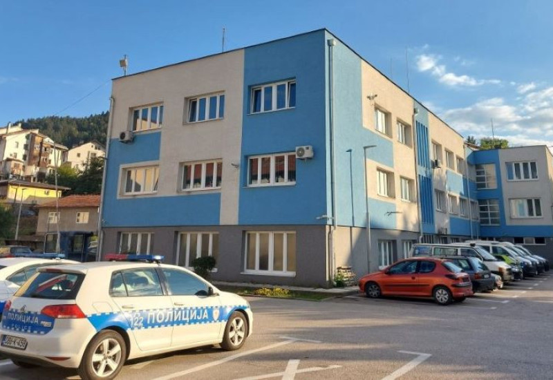 Физички напали суграђанина