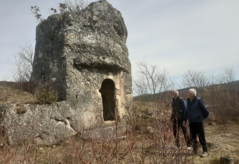Тајанствена стијена у Ратајима- испосница и свечев гроб, заједничко насљеђе православаца и муслимана (АУДИО)