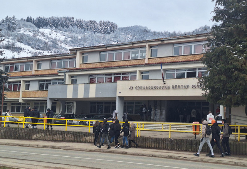 Сваки средњошколац са часова изостао 58 пута, сваки основац тридесетак