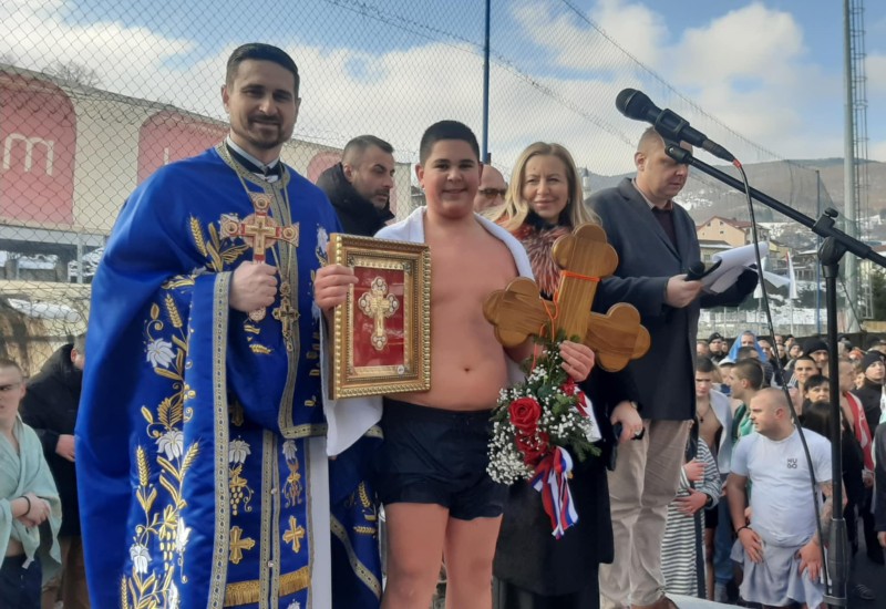 Стефан Лучић и Ђорђе Дубовина побједници Богојављенског пливања на Ћехотини и Бистрици