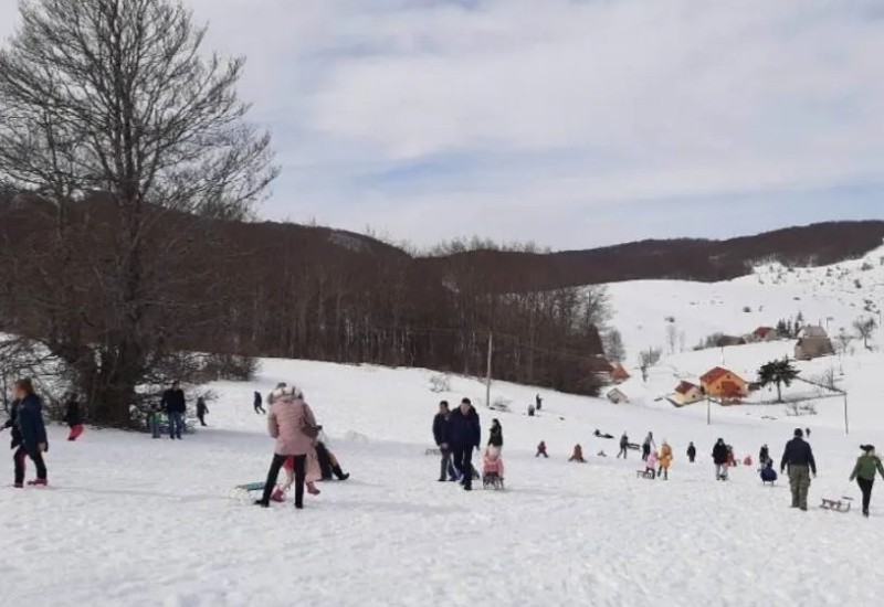 Зимске радости на Чемерну, Гачани зову на санкање
