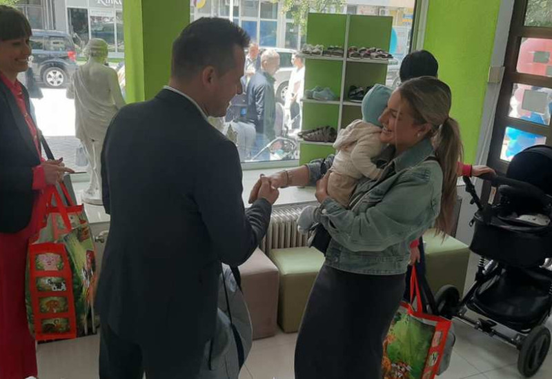 Општина и Градска апотека даривали бебе пакетима вриједним 200 КМ