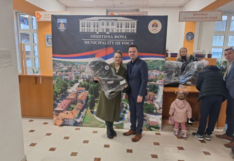 Општина Фоча: Бесплатне ауто-сједалице бебама рођеним у овој години