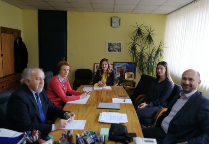 Osam mladih dobija posao