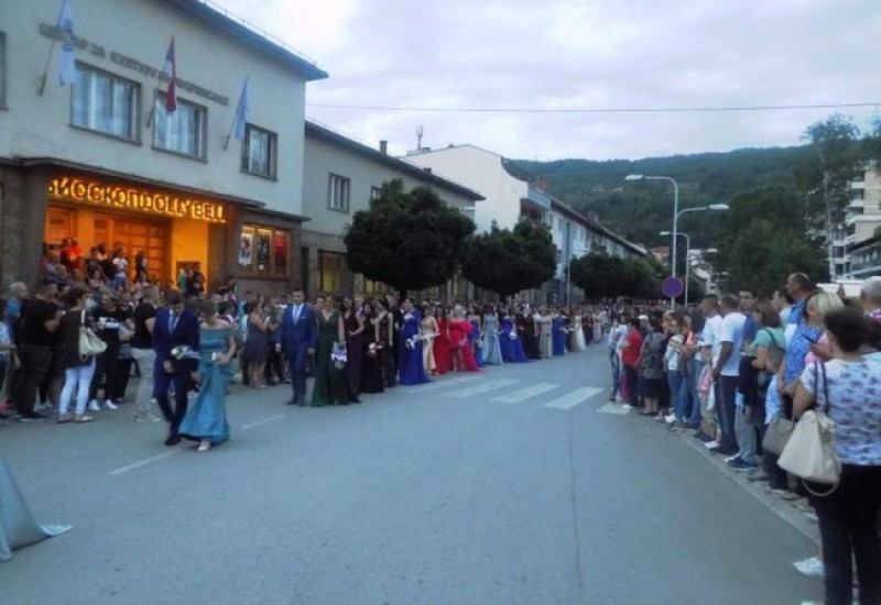 SŠC Foča: Maturanti večeras šetaju i slave ulazak u svijet odraslih