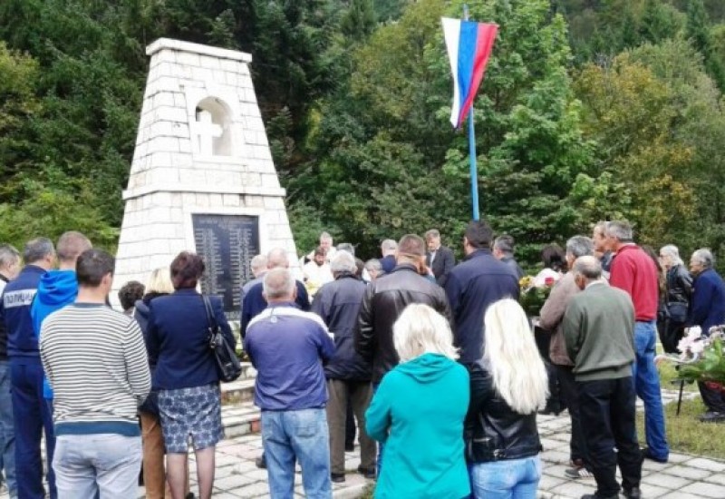 Pomen parastos za civile i vojnike stradale na Papratnoj njivi