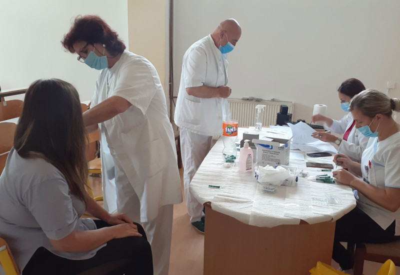 Сљедеће седмице вакцинација без заказивања првом и трећом дозом „спутњика ве“