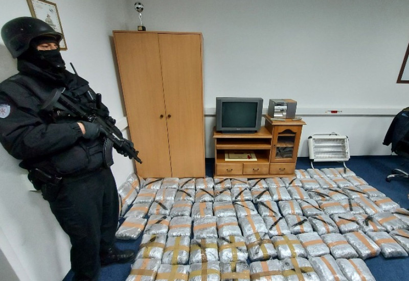 У Источној Илиџи заплијењено 132 кг марихуане, ухапшено пет особа из Фоче