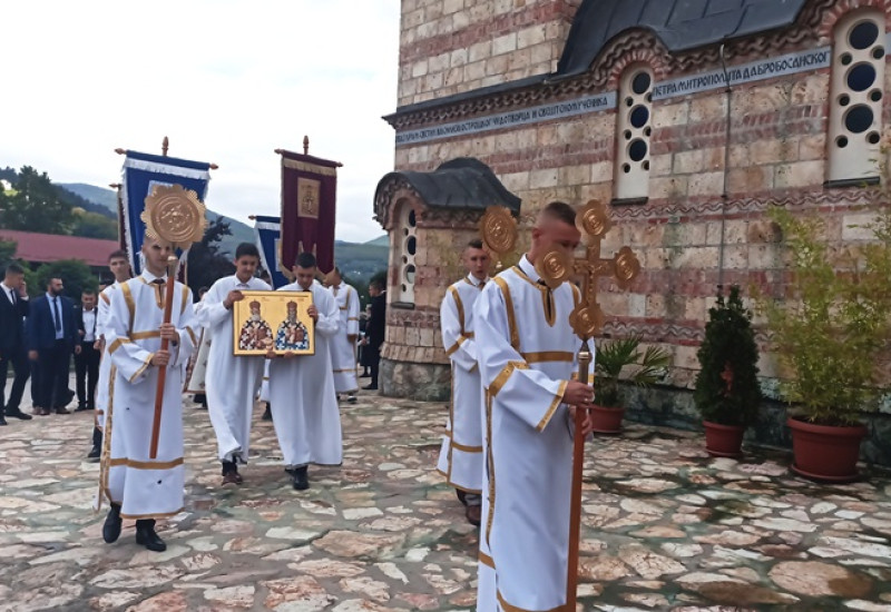 Слава храма и Богословије на Велечеву