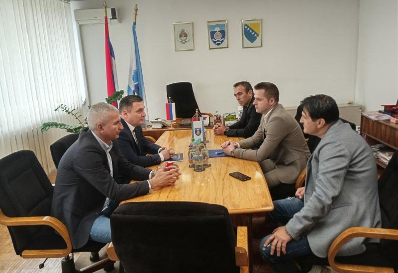 Модернизује се стадион у Доњем Пољу