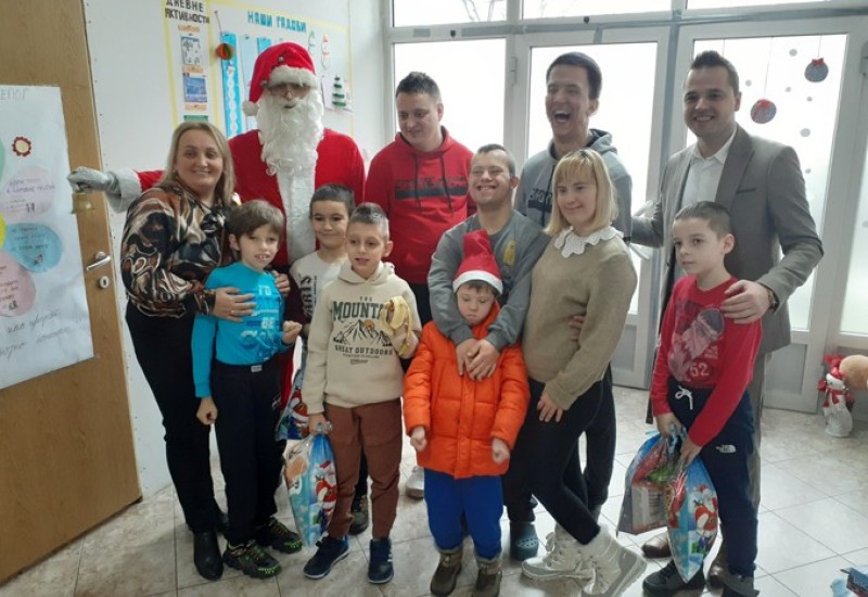 Општина пакетићима обрадовала чланове „Трачка наде“