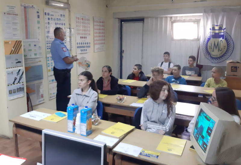 Обука за чланове школских саобраћајних патрола