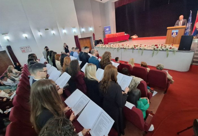 Медицински факултет промовисао 120 дипломаца