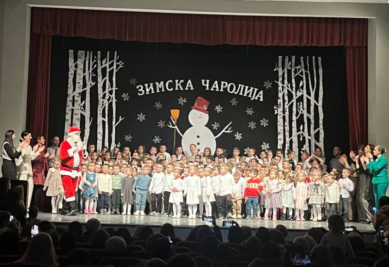 „Зимска чаролија“ – дјечији осмијеси обасјали Градско позориште у Фочи