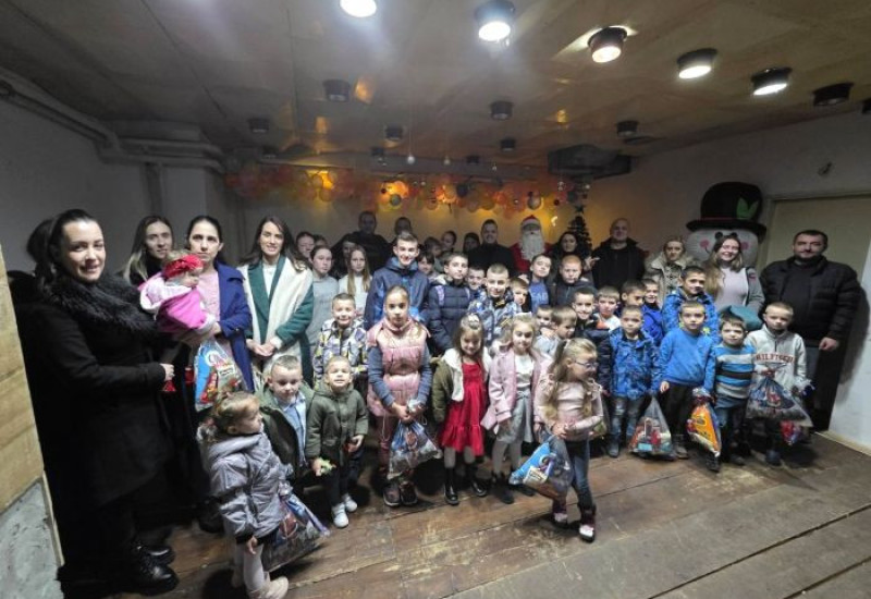 Најмлађим Миљевцима новогодишњи пакетићи