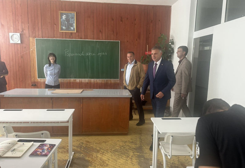 Гацко: Министар Голубовић у посјети Средњошколском центру и Народној библиотеци