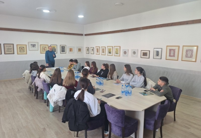 Млади Фочаци кроз радионице уче о новинарству