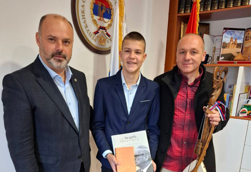 Ђуревић уприличио пријем за младог гуслара Милоша Дракула