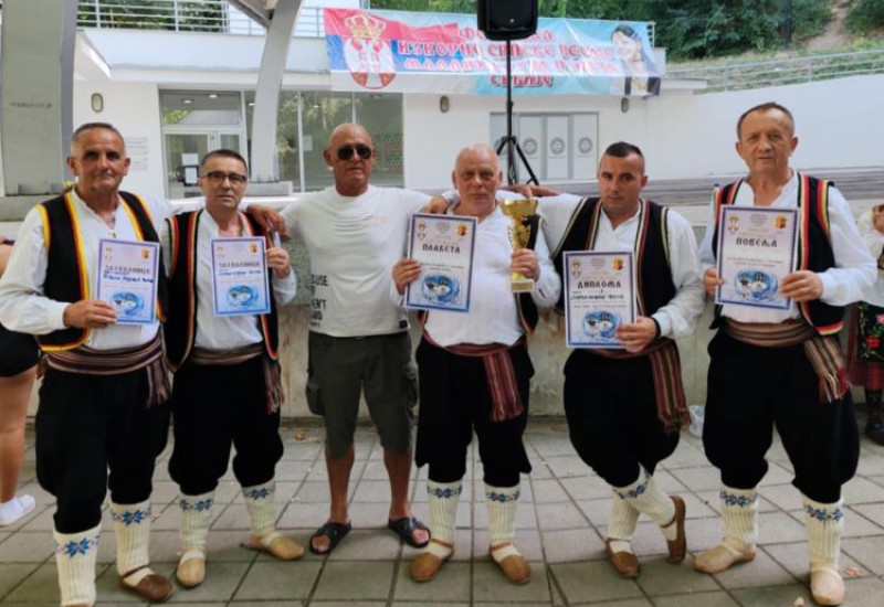 „Плави невени“ побједници фестивала у Аранђеловцу