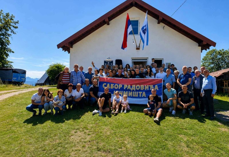 Радовићи из Јечмишта саборовањем чувају завичај
