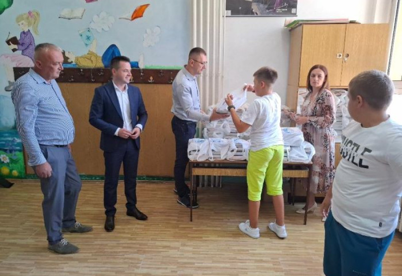Фочанским основцима бесплатни уџбеници на дар