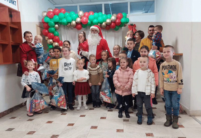 Новогодишње даривање из општинске управе запосленима и дјеци
