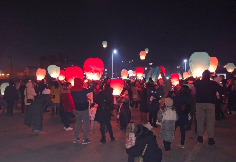 Уз много дјечијих жеља у небо пуштена 83 лампиона